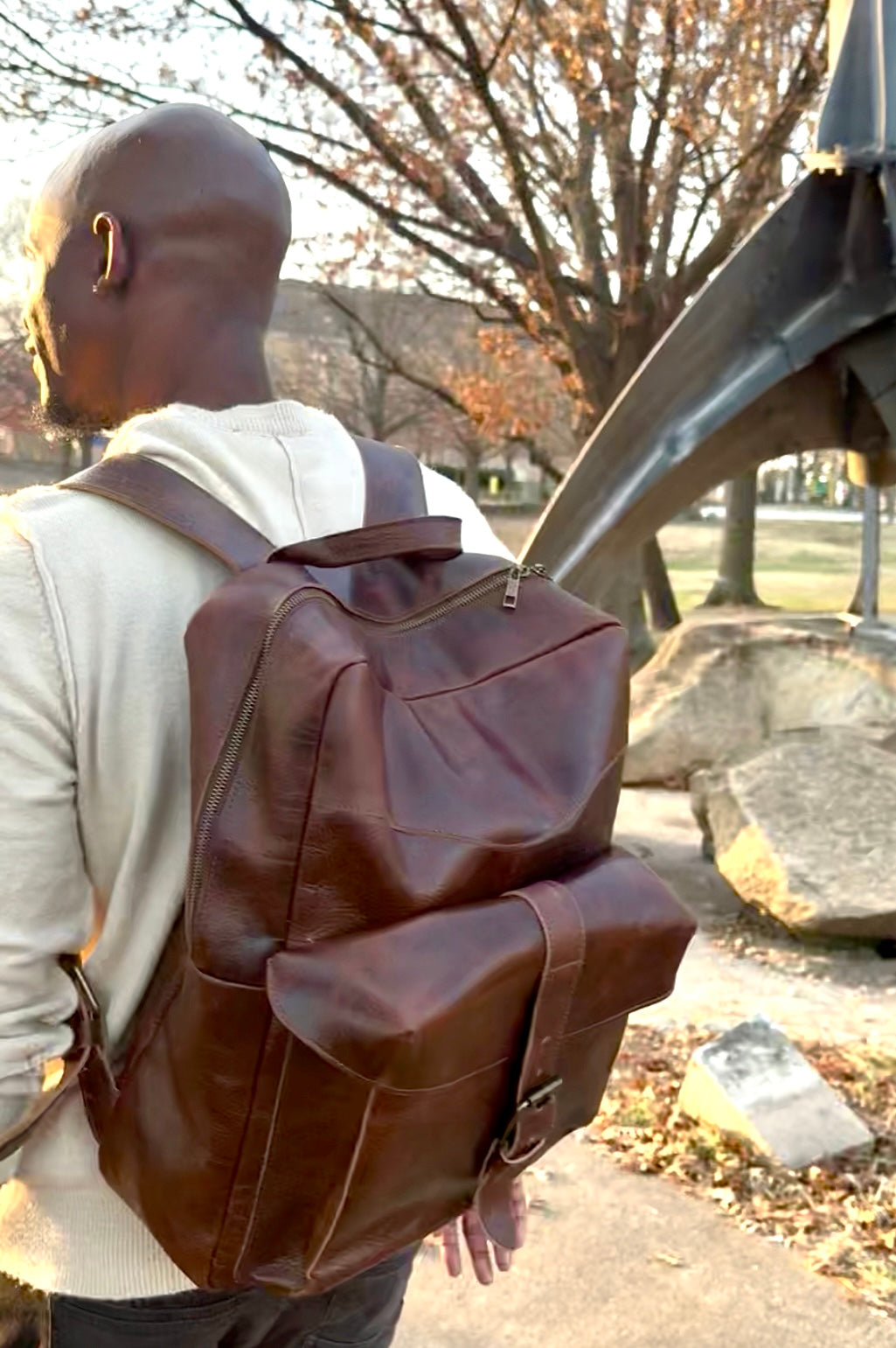 ⏰🔥[Buy 1 Get 1 Free] The ultimate everyday bag , Crafted from 100% full-grain leather, it’s durable and strong, specifically designed to stand up to everyday use and abuse.