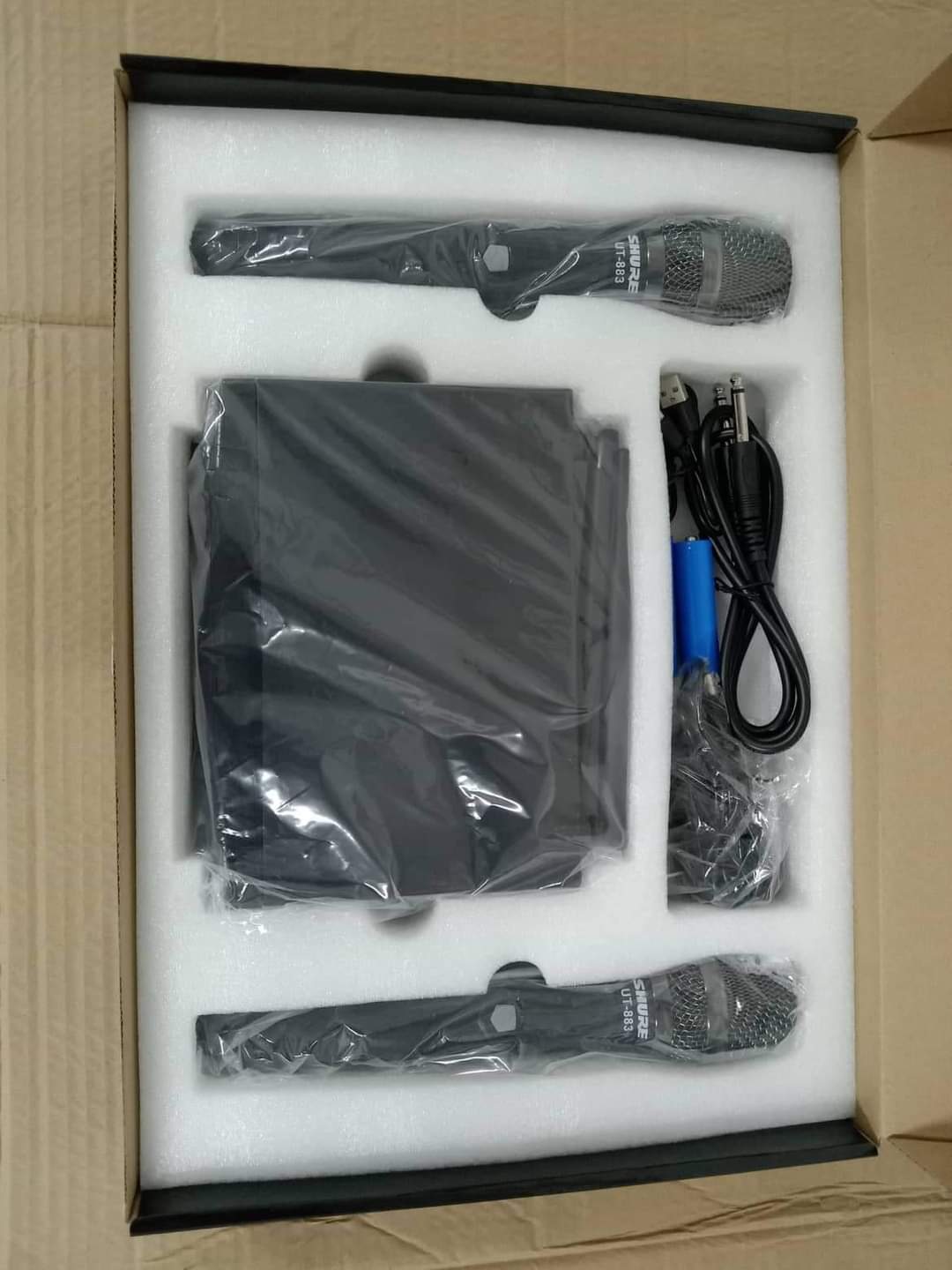 Take your sound quality to the next level with OUR pro-grade 2 IN 1 SHURE UT 883 wireless microphone，This Is a UHF Wireless Microphone With a Rechargeable Battery 🔋, No Need To Be Changing Batteries Every Time