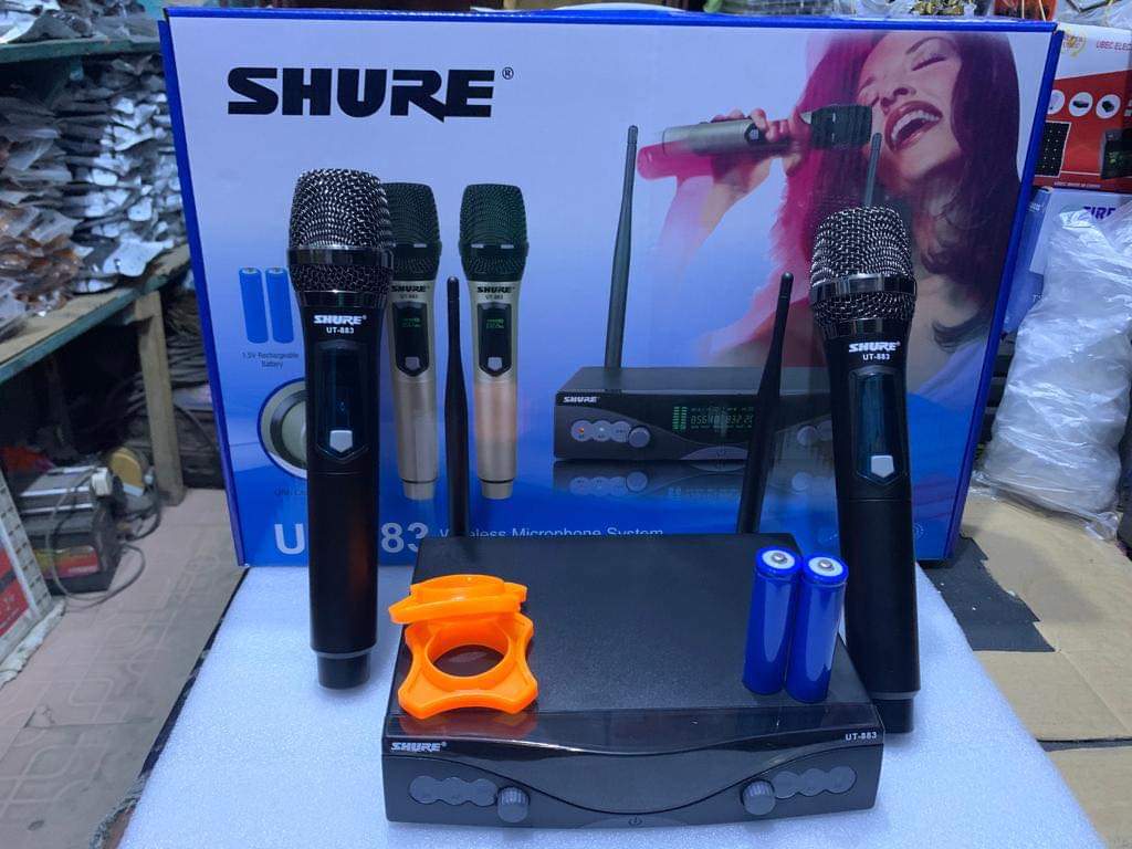 Take your sound quality to the next level with OUR pro-grade 2 IN 1 SHURE UT 883 wireless microphone，This Is a UHF Wireless Microphone With a Rechargeable Battery 🔋, No Need To Be Changing Batteries Every Time