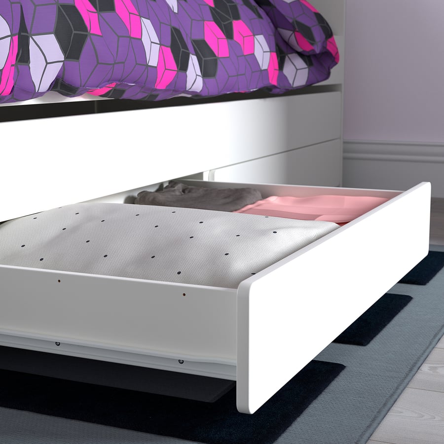 🔥 It can feel scary sleeping alone. Under this bed frame there is an extra bed and 2 drawers for the duvet and pillow. Perfect for siblings who share a room, friends or when it's time for a bedtime story.