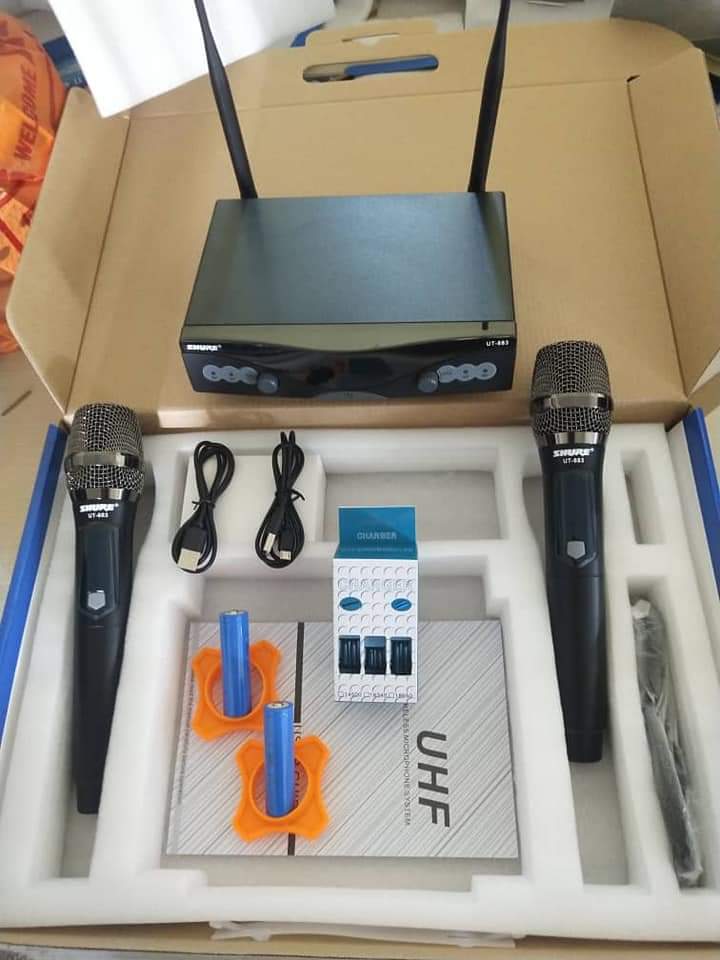 Take your sound quality to the next level with OUR pro-grade 2 IN 1 SHURE UT 883 wireless microphone，This Is a UHF Wireless Microphone With a Rechargeable Battery 🔋, No Need To Be Changing Batteries Every Time