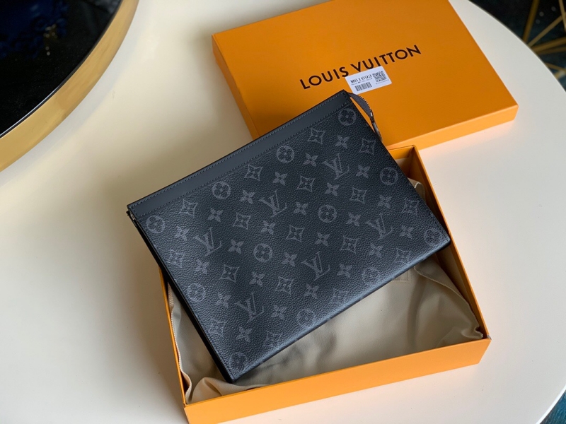Classic men's envelope-style clutch, perfect for both business meetings and everyday use.