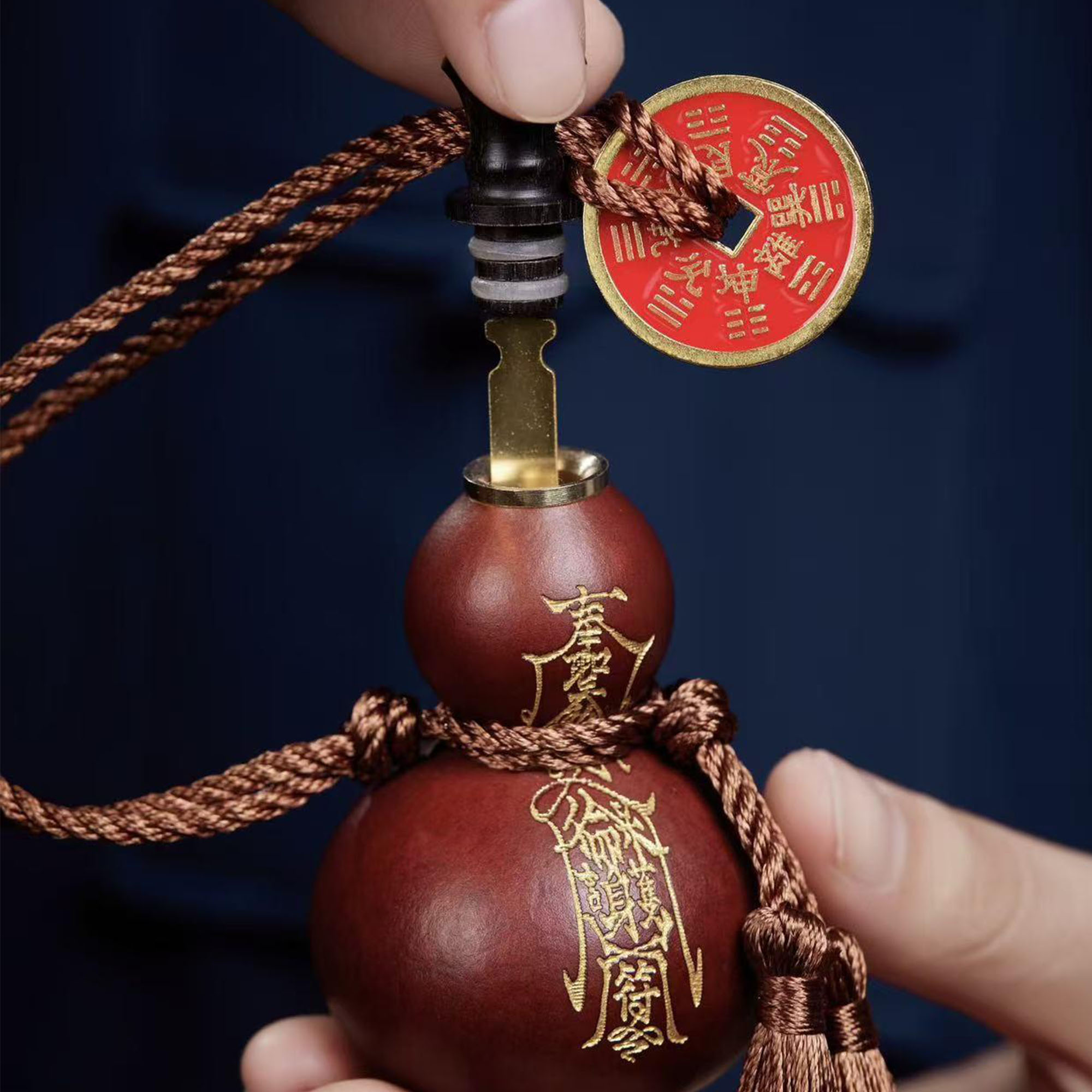 A small gourd holding a world within