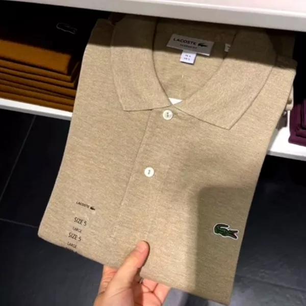 Klassisches LACOSTE Polo! [Unisex] Erhältlich in 20 Farben! Hergestellt aus hochwertigem Stoff / weich und bequem / pillingfrei / formbeständig / farbecht.