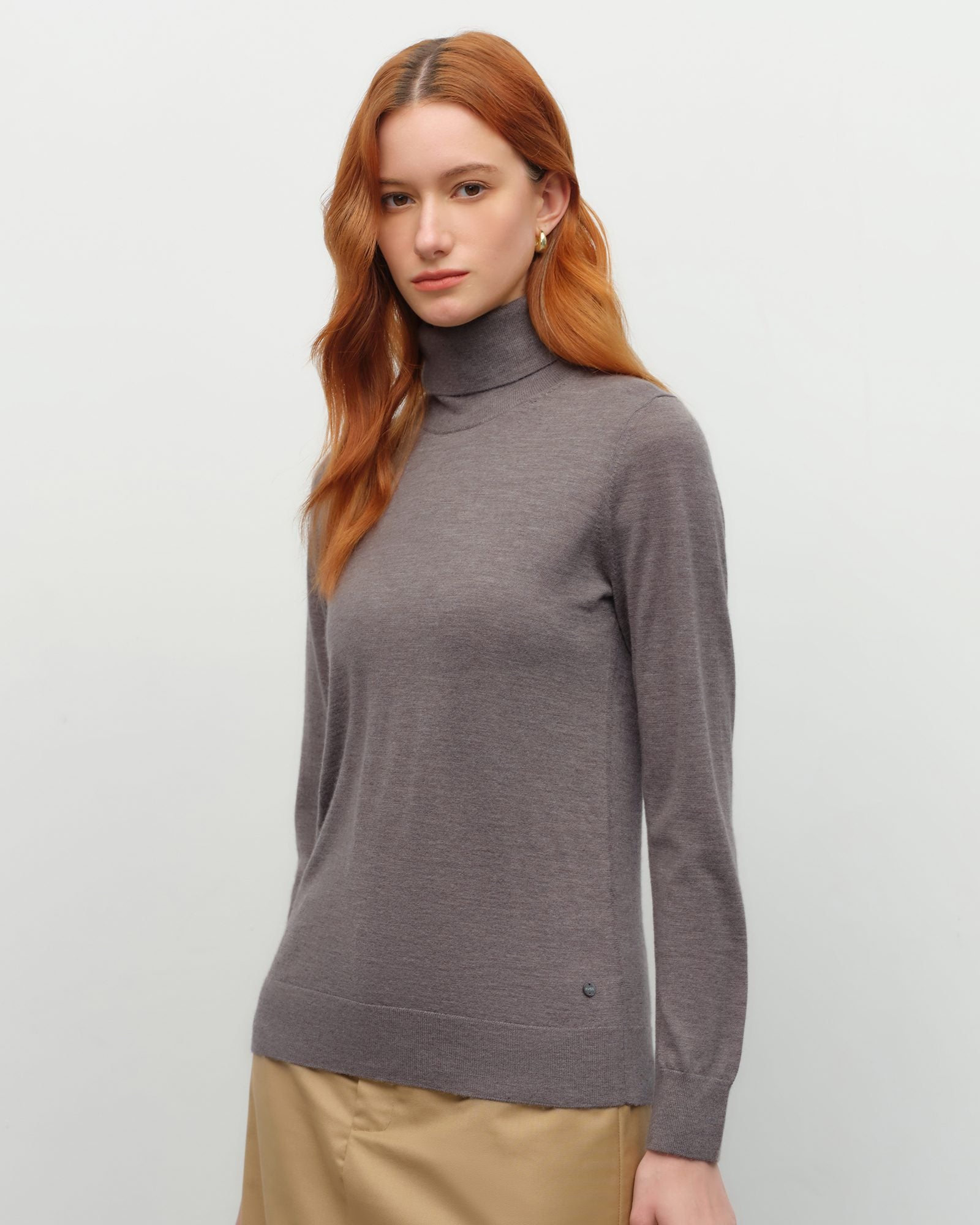 Lightweight Cashmere Turtleneck Sweater