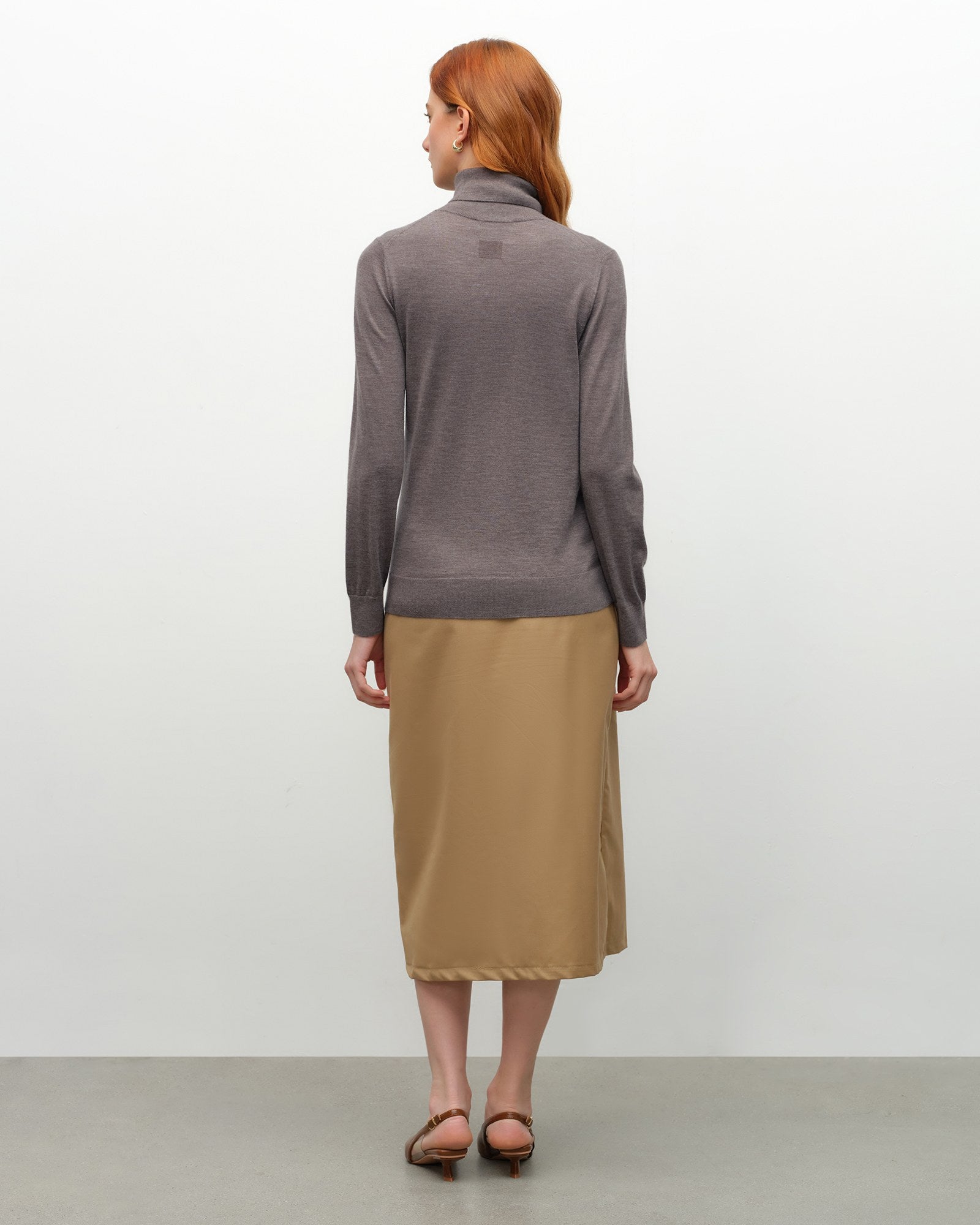 Lightweight Cashmere Turtleneck Sweater