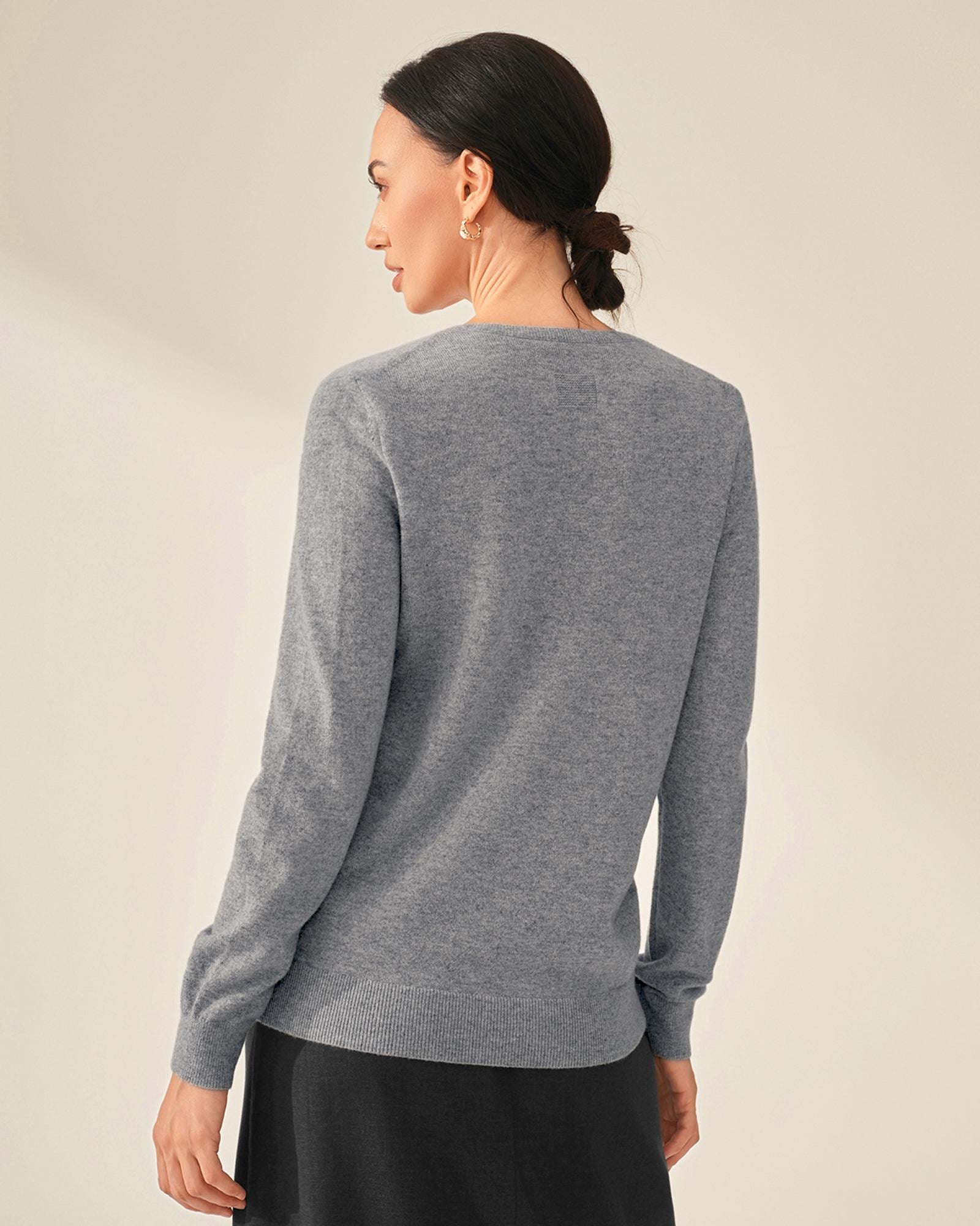100% Cashmere Classic V-Neck Sweater
