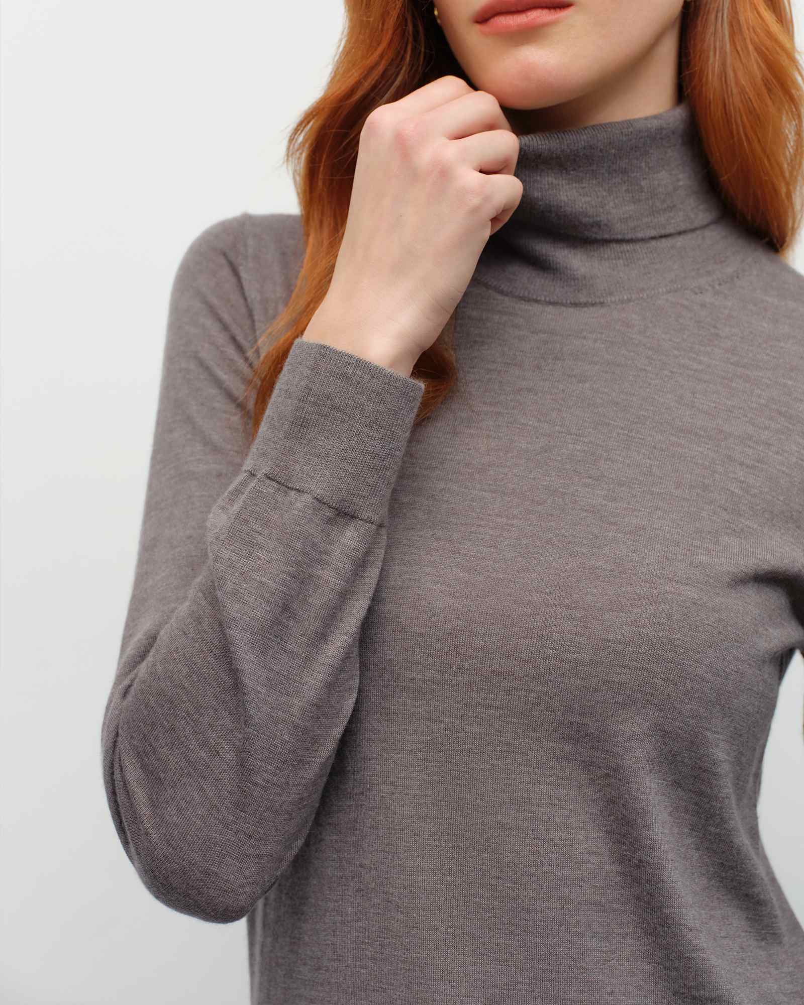Lightweight Cashmere Turtleneck Sweater