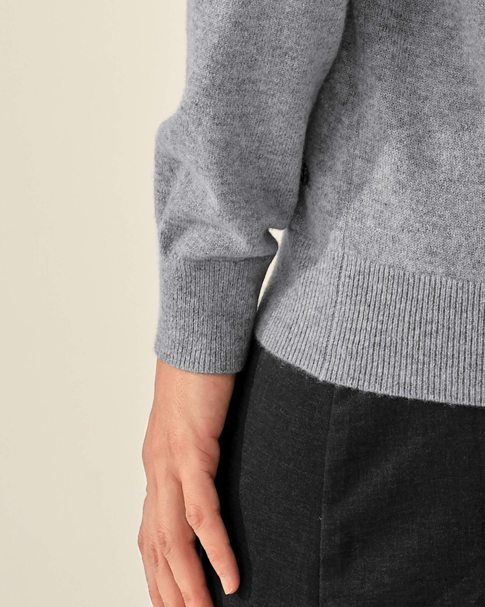 100% Cashmere Classic V-Neck Sweater