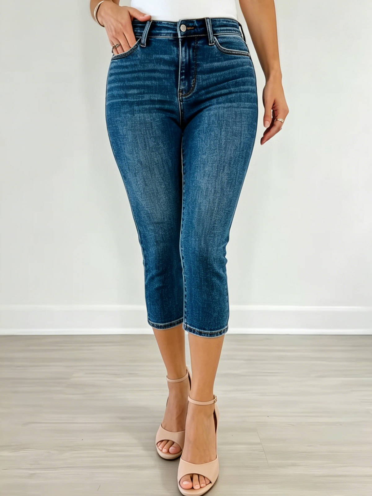 Mid Rise Cropped Jeans